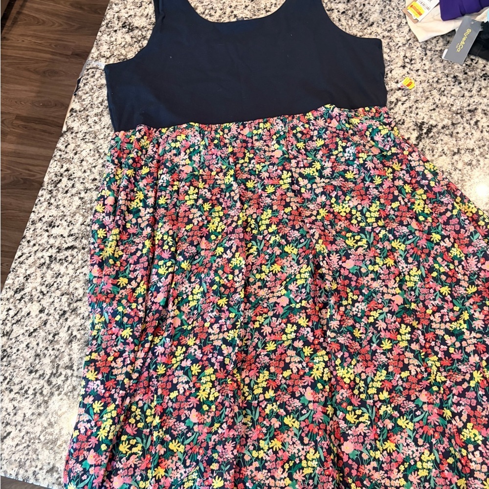NWT Tommy Hilfiger Women’s Size 1x Floral  Midi Sleeveless Dress with Navy Top